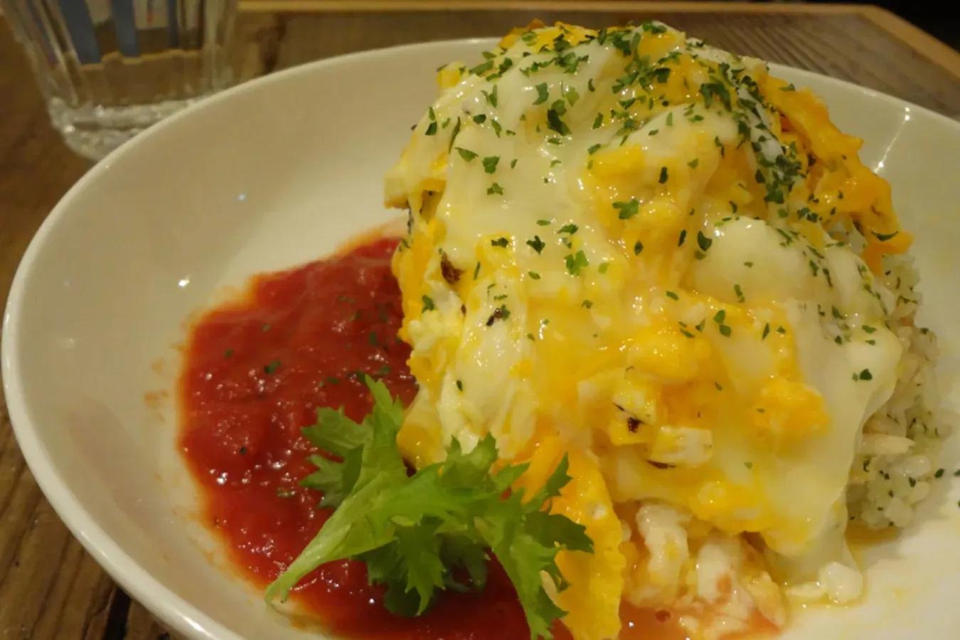 ▲Bookcafe daysの看板メニュー「しそご飯のオムライス」