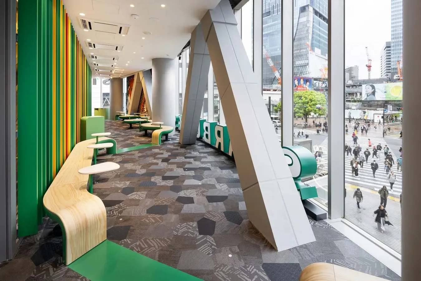 ▲スターバックス コーヒー SHIBUYA TSUTAYA