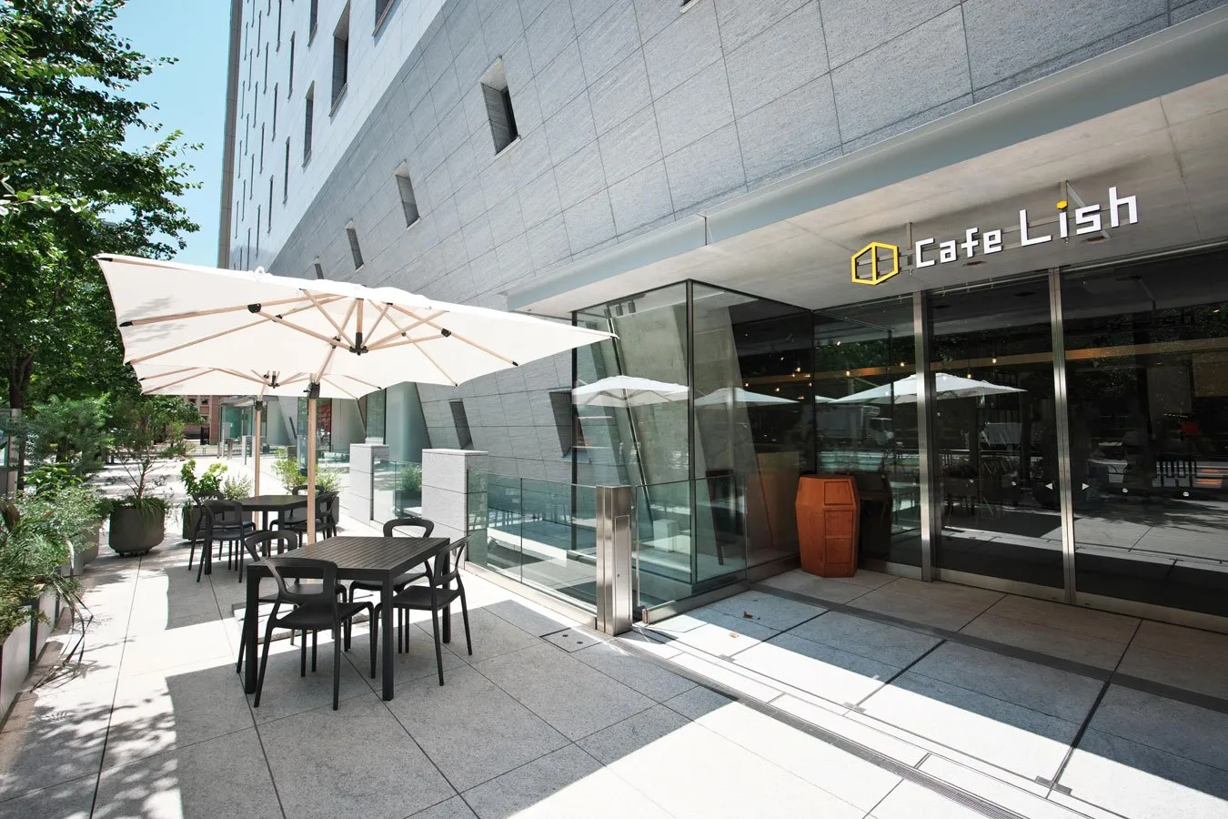 【神保町】小学館ビルに「Cafe Lish」誕生！コラボメニューも提供