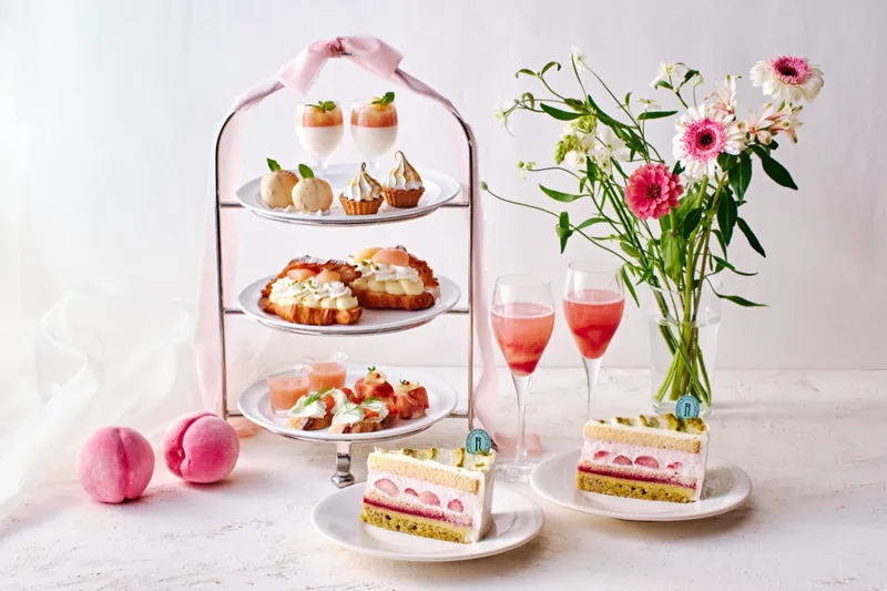 【リチュエル カフェ】旬の白桃を堪能できるアフタヌーンティー登場！選べるケーキも