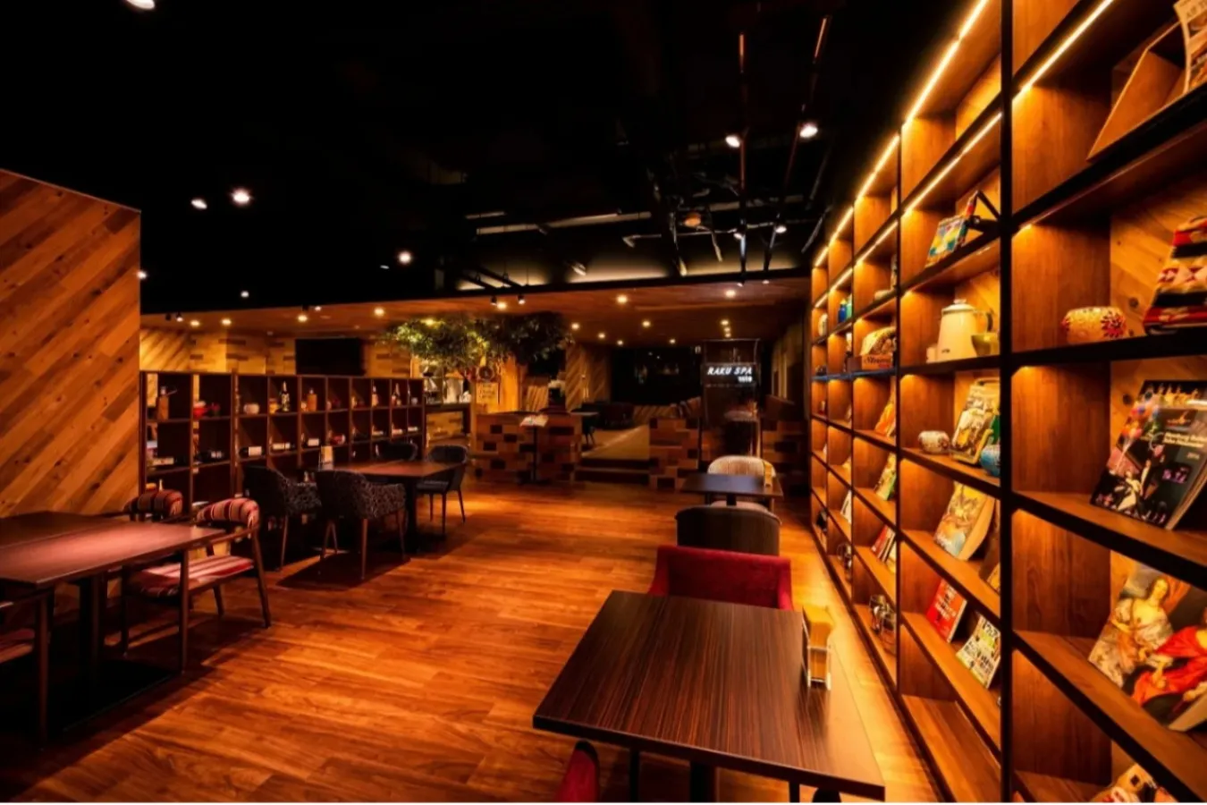 ▲2階レストラン