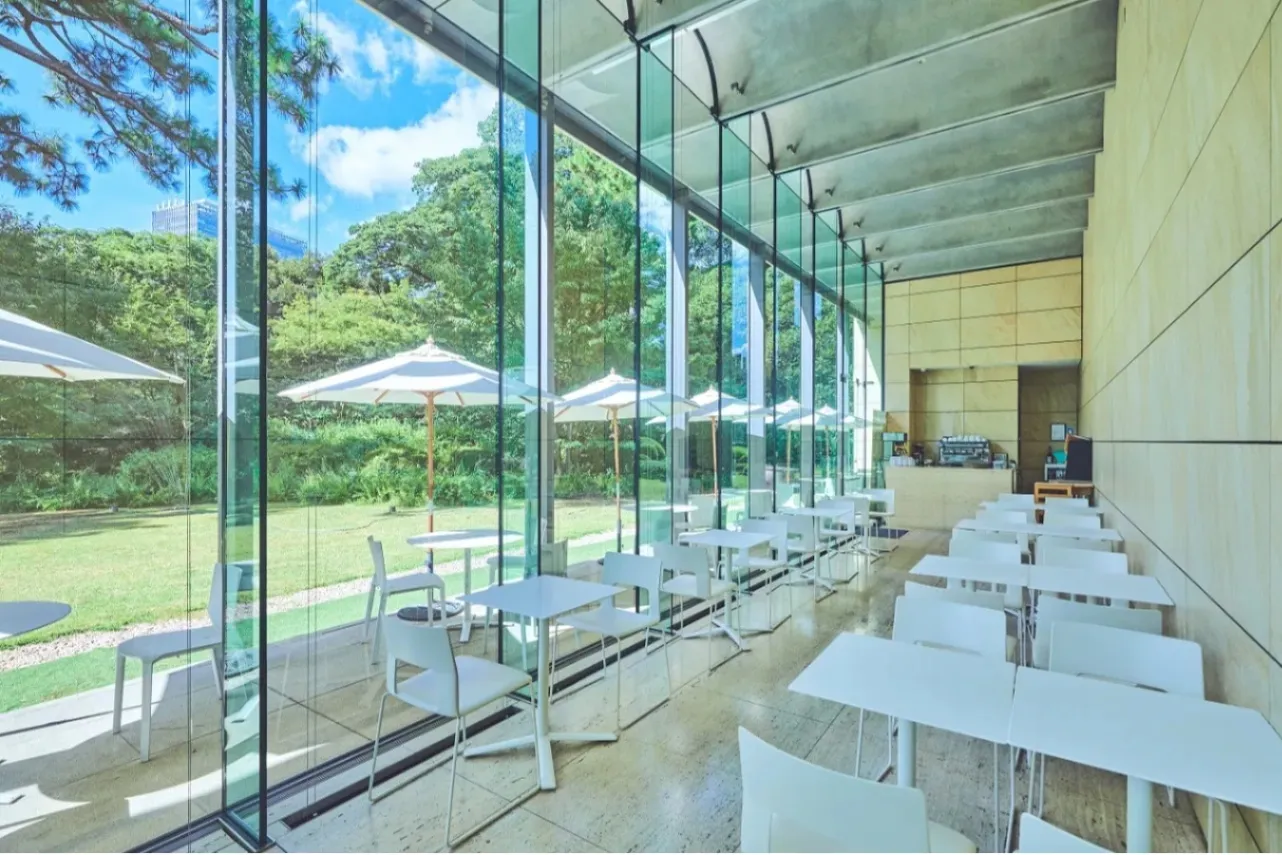 ▲東京都庭園美術館　新館　カフェ内観（画像提供：東京都庭園美術館）