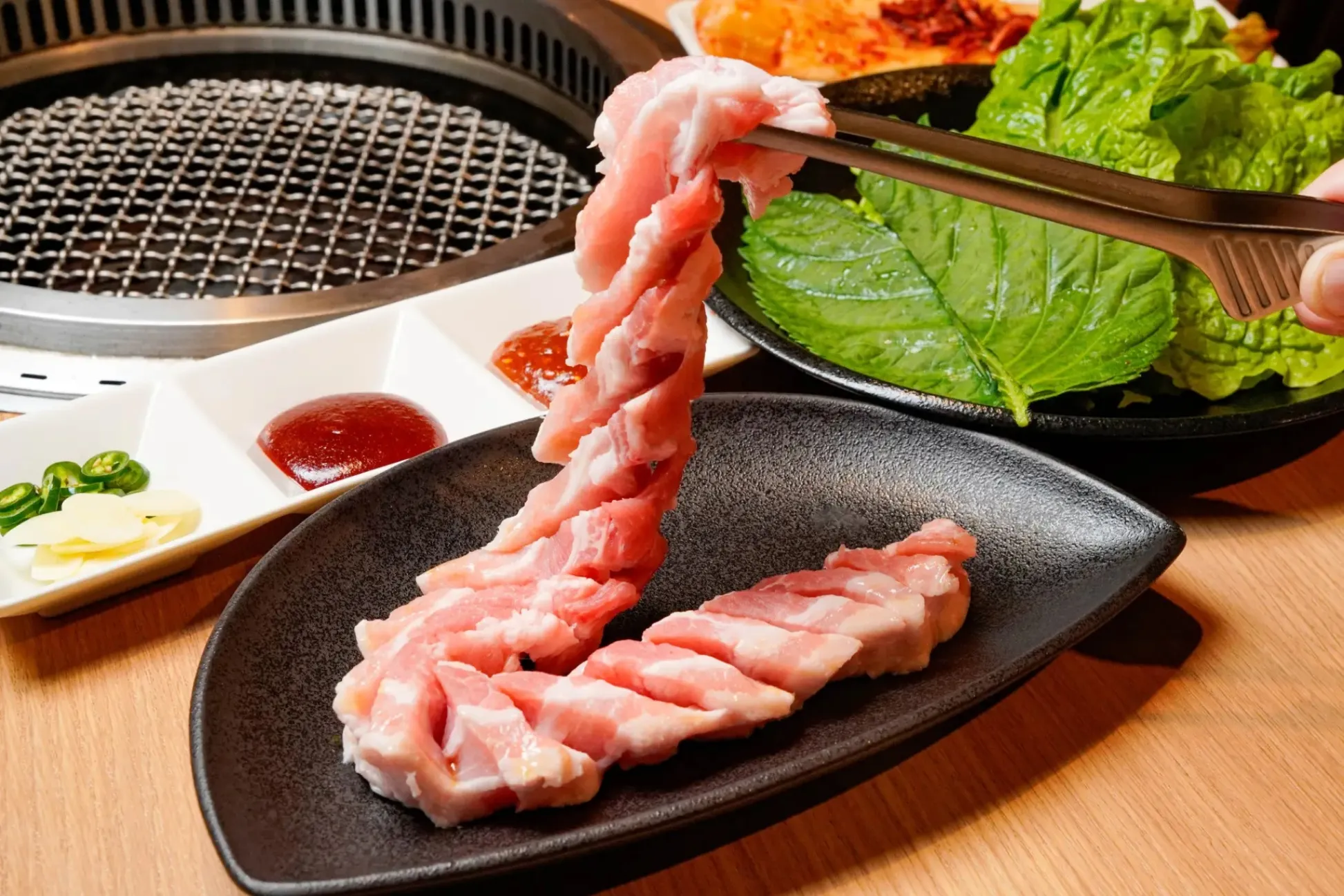 ソウルさながらの“韓国焼肉”を赤羽で！「サムギョプサル★韓国屋台 マシッタ・マシッタ」オープン