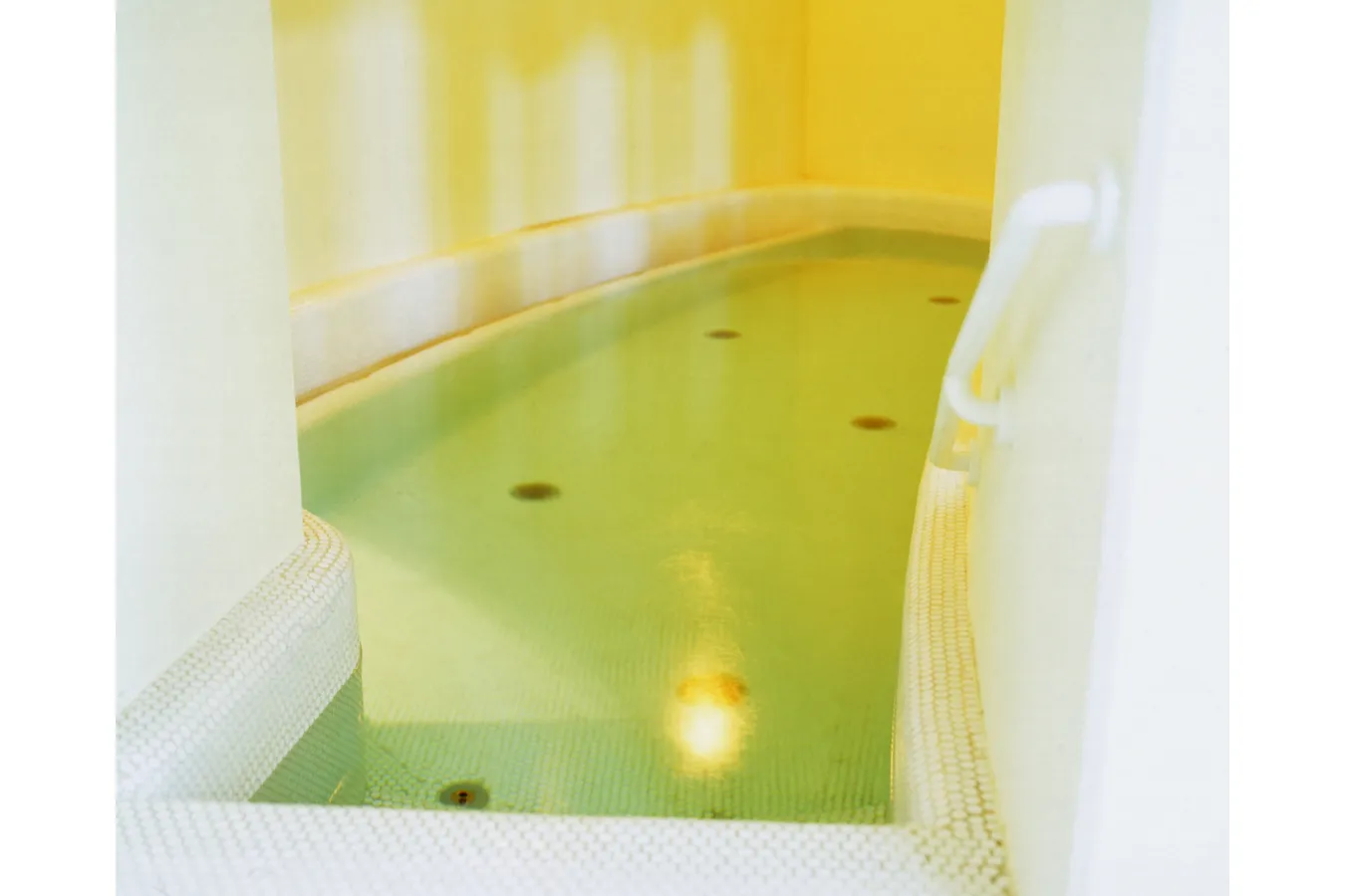 ▲囲われた空間の中で静かにゆっくりと浸かることができる「ほっとタブ」／写真提供：豊島園 庭の湯