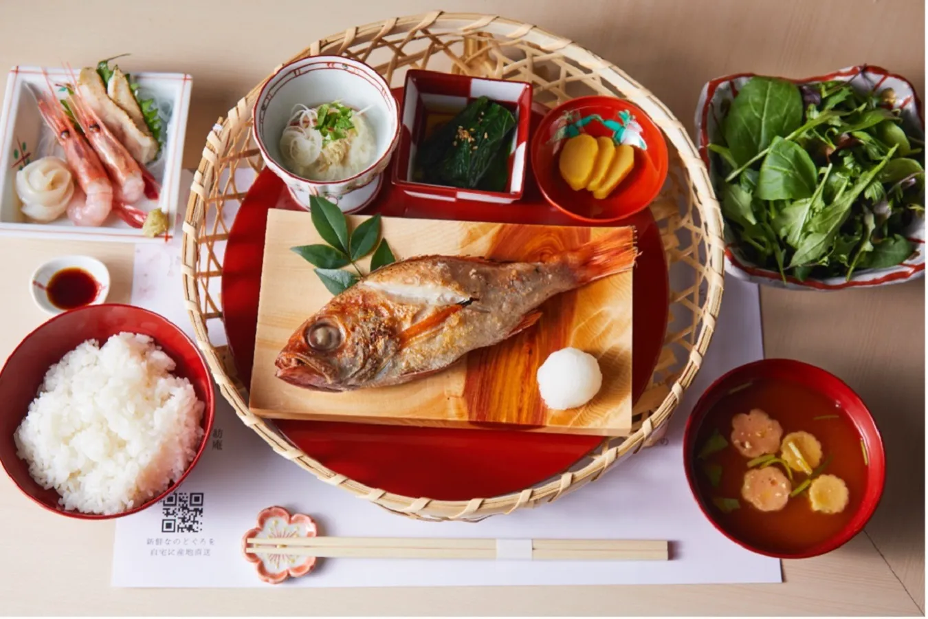 ▲高級魚のどぐろを彩り鮮やかな御膳スタイルで提供