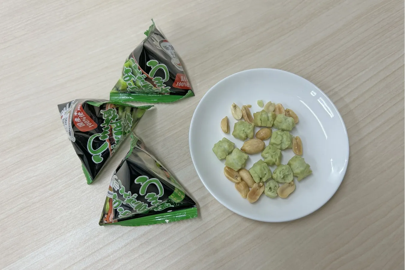 ▲岩塚製菓「うま塩えだ豆あられ」。