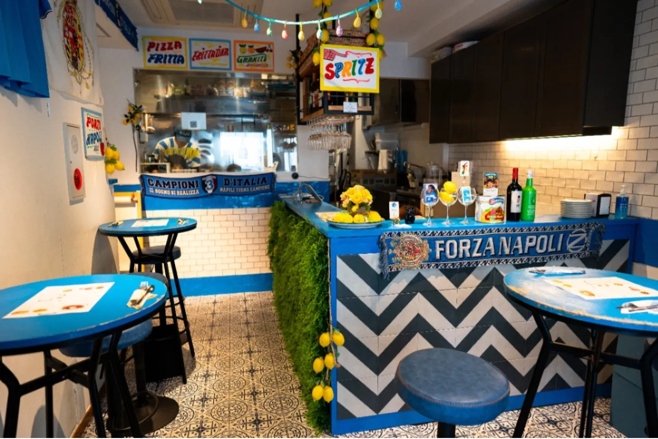 風船のように膨らんだ…ピザ!?“揚げピッツァ”が絶品な三田のイタリアンバル「NAPD」_1537146