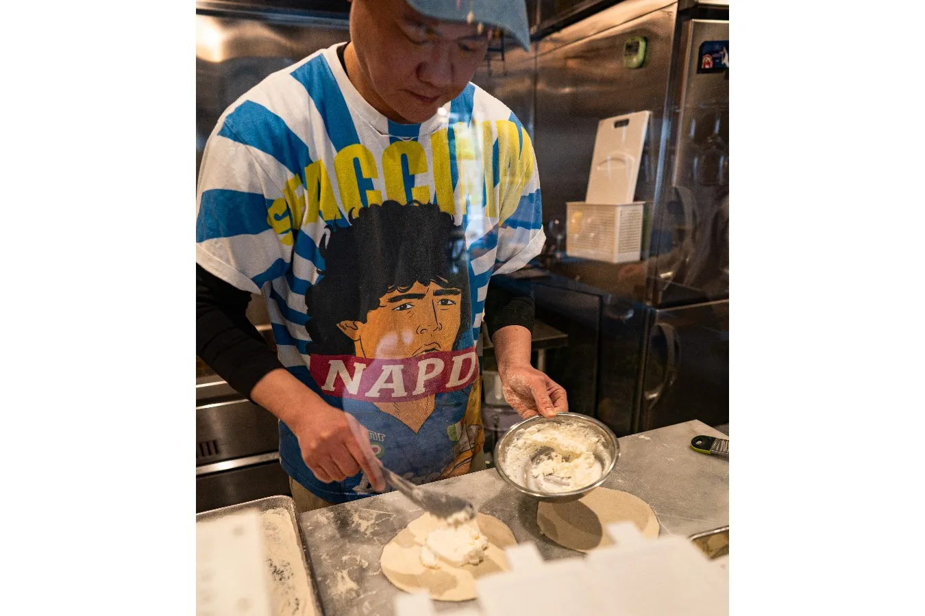 風船のように膨らんだ…ピザ!?“揚げピッツァ”が絶品な三田のイタリアンバル「NAPD」_1537147