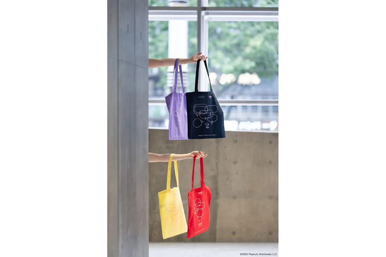 ▲「今日も語るBag」(C) 2025 Peanuts Worldwide LL、写真提供:Ginza Sony Park