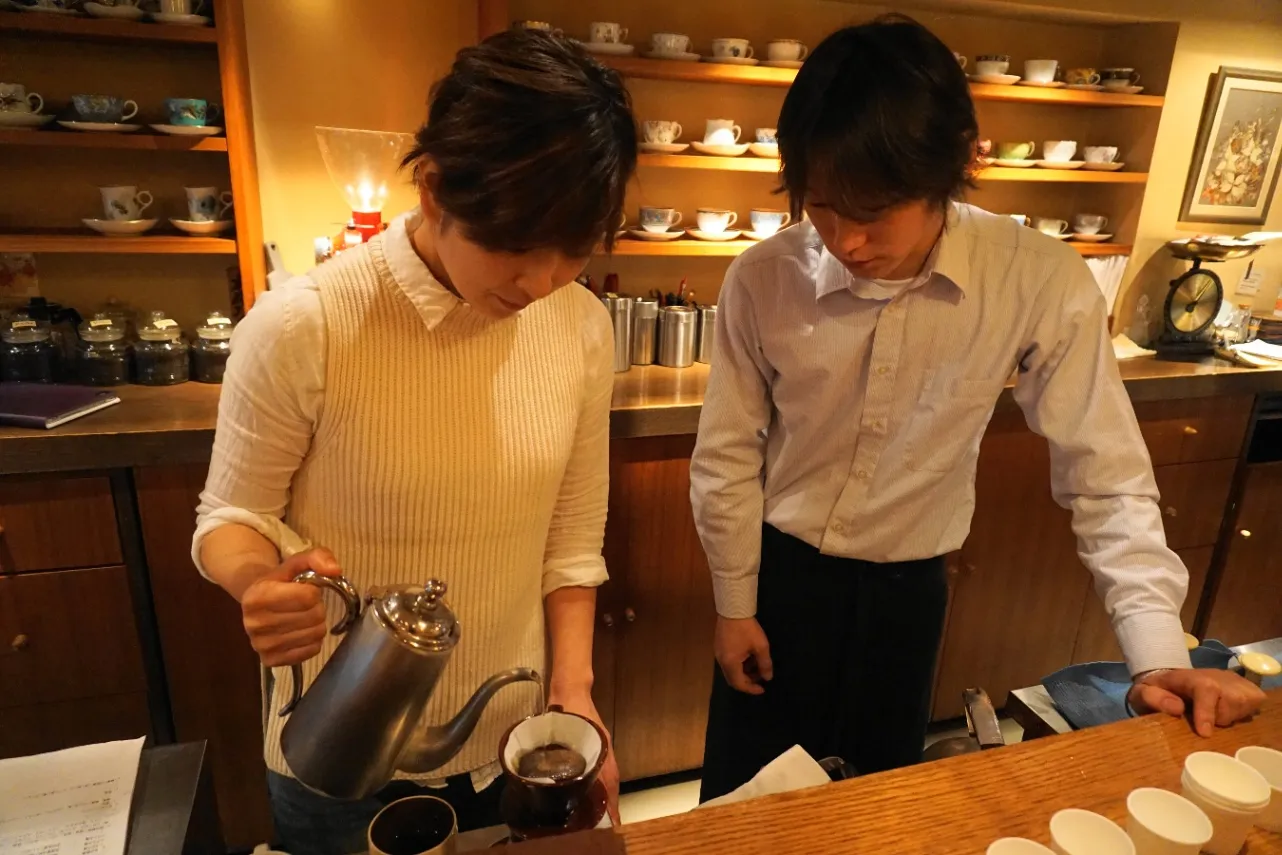 銀座で愛される喫茶店「炭火焙煎珈琲.凛」が銀座3丁目へ移転オープン！_3936600