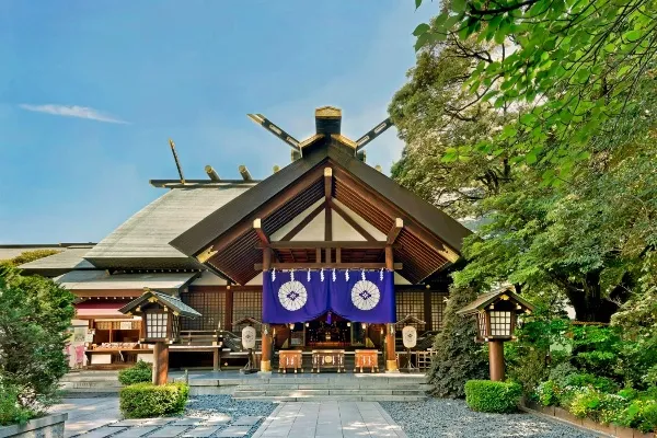 神楽坂に行くなら立ち寄りたい！神社仏閣パワースポット3選