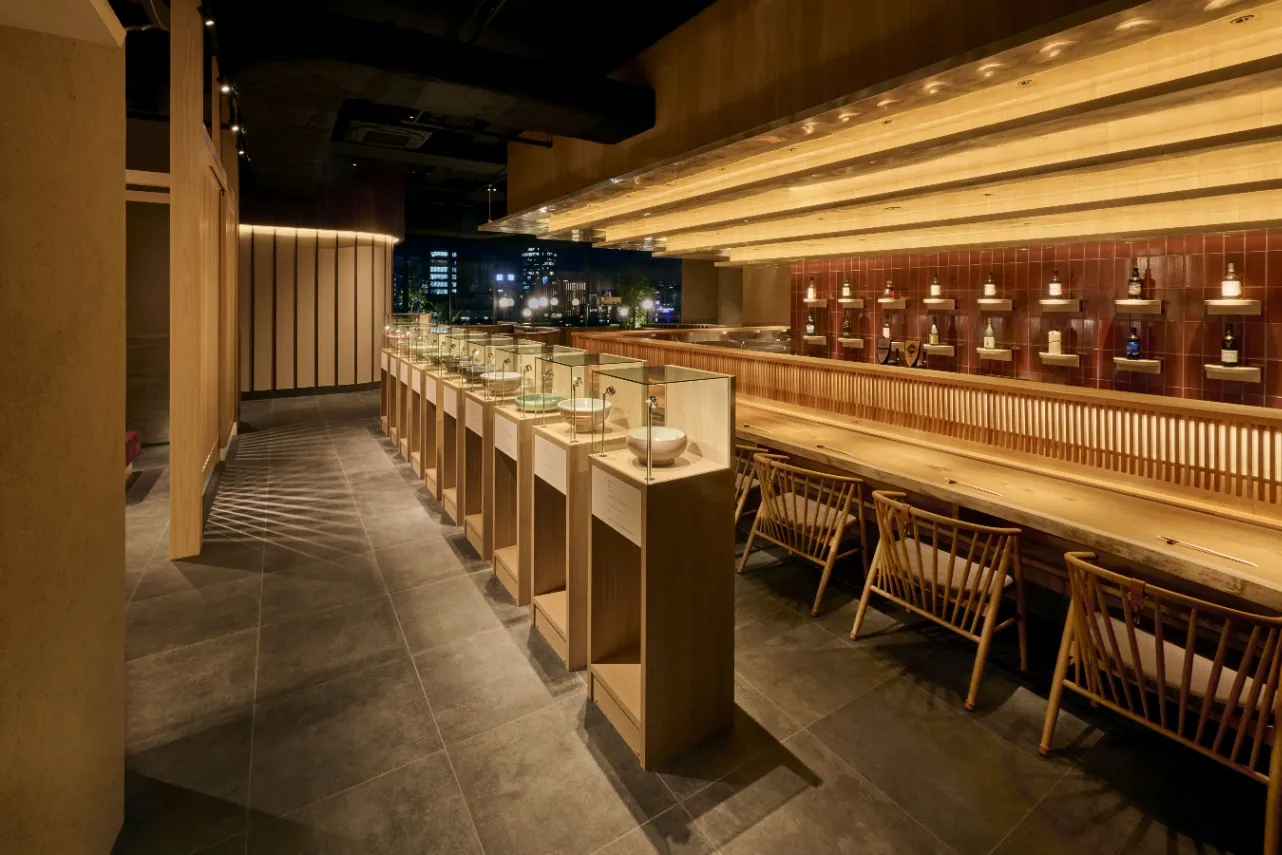 「つるとんたん六本木店」が移転オープン！“大きすぎる”きつね揚げ入りの新作おうどんも_1790382