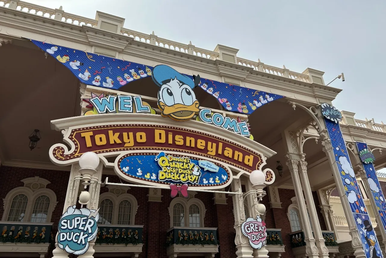 6月9日はドナルドダックのバースデー!「ドナルドのクワッキー・ダック!ダック!ダックシティ!」開催中_2509851