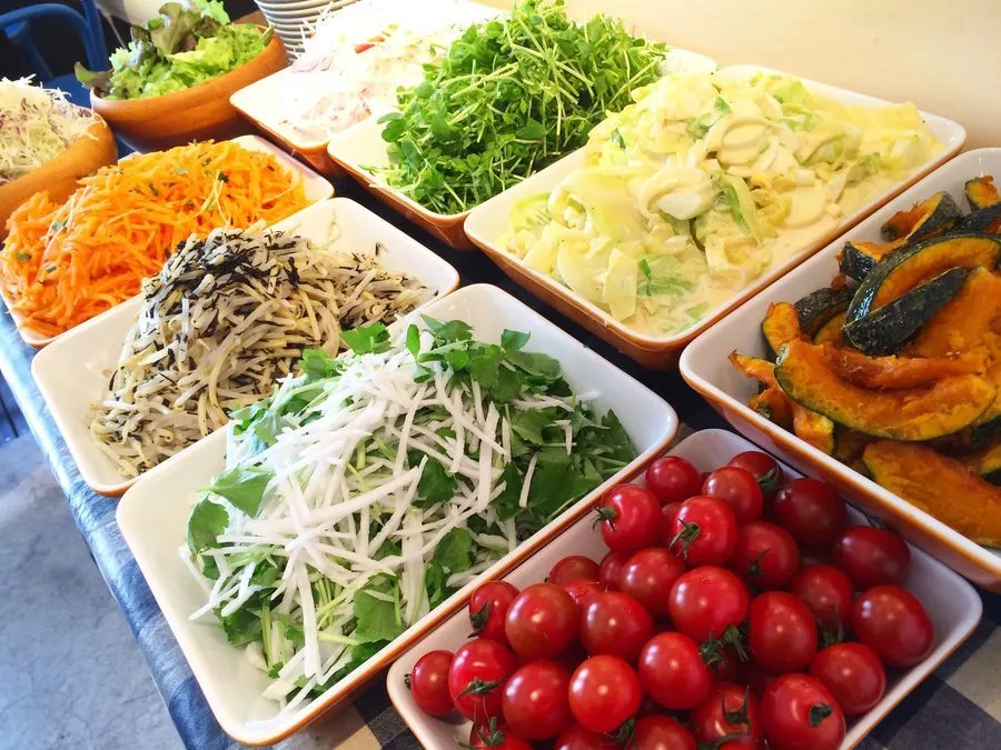 【表参道】1,000円台で食べ放題！サラダバー付きランチ5選