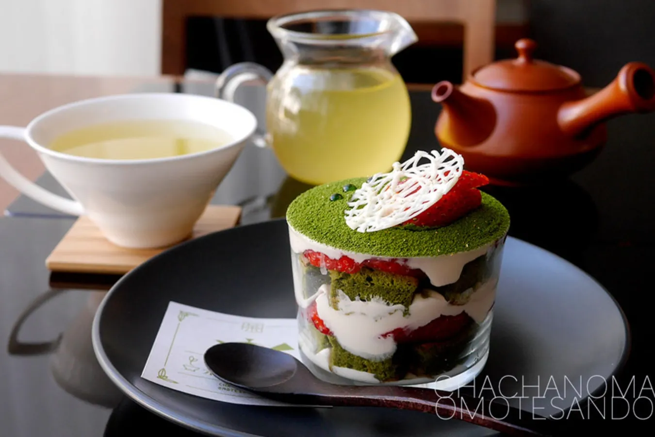 季節のスイーツ「苺いり抹茶ティラミス」
