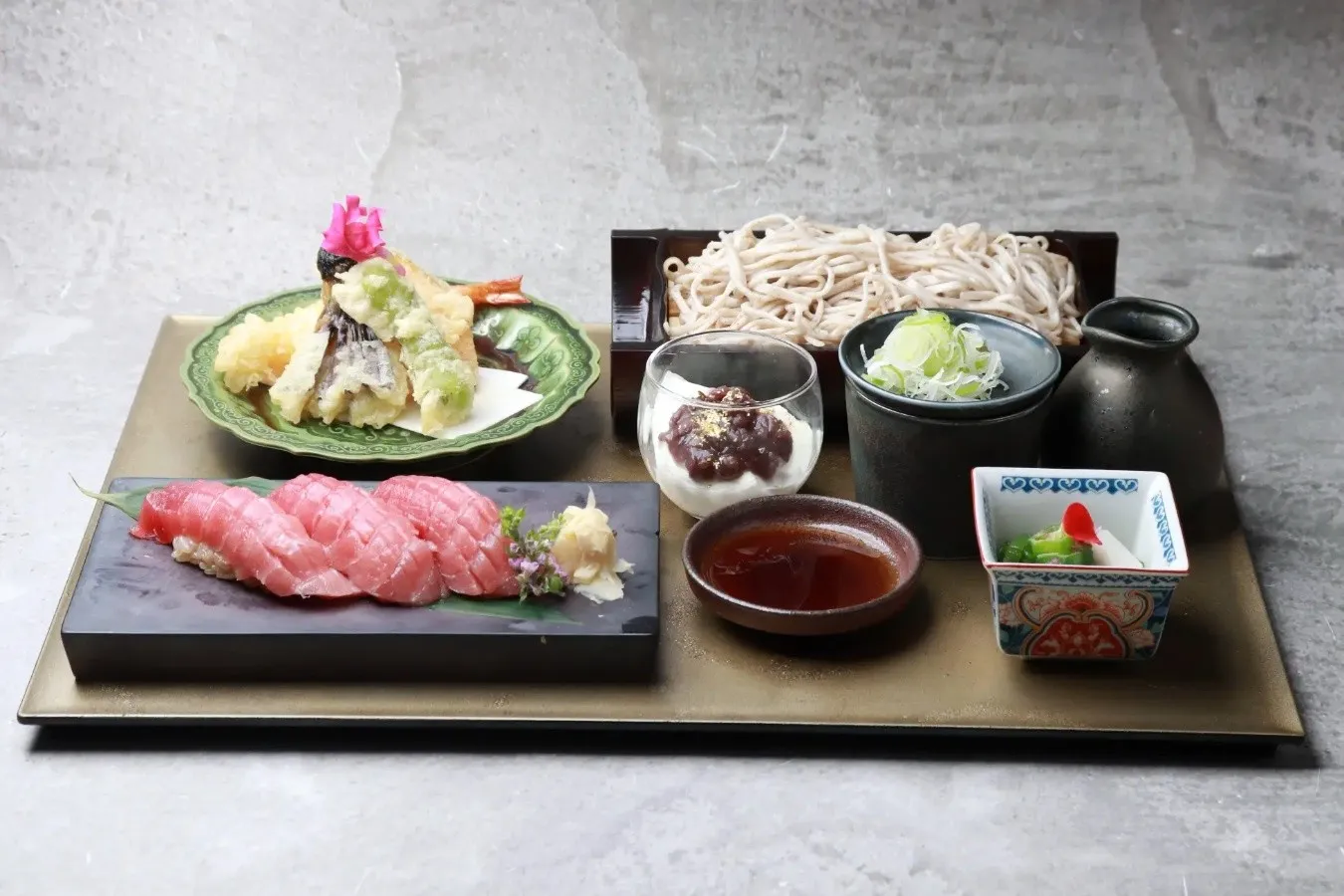 ▲「銀座おのでら監修　鮪御膳」（3,700円）