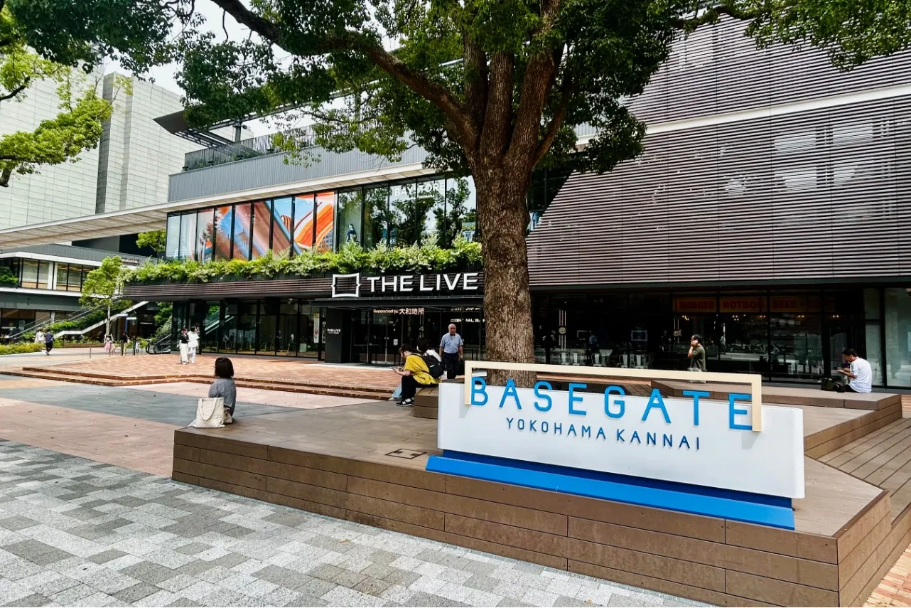 ▲「BASEGATE横浜関内タワー」外観（撮影：レッツエンジョイ東京編集部）