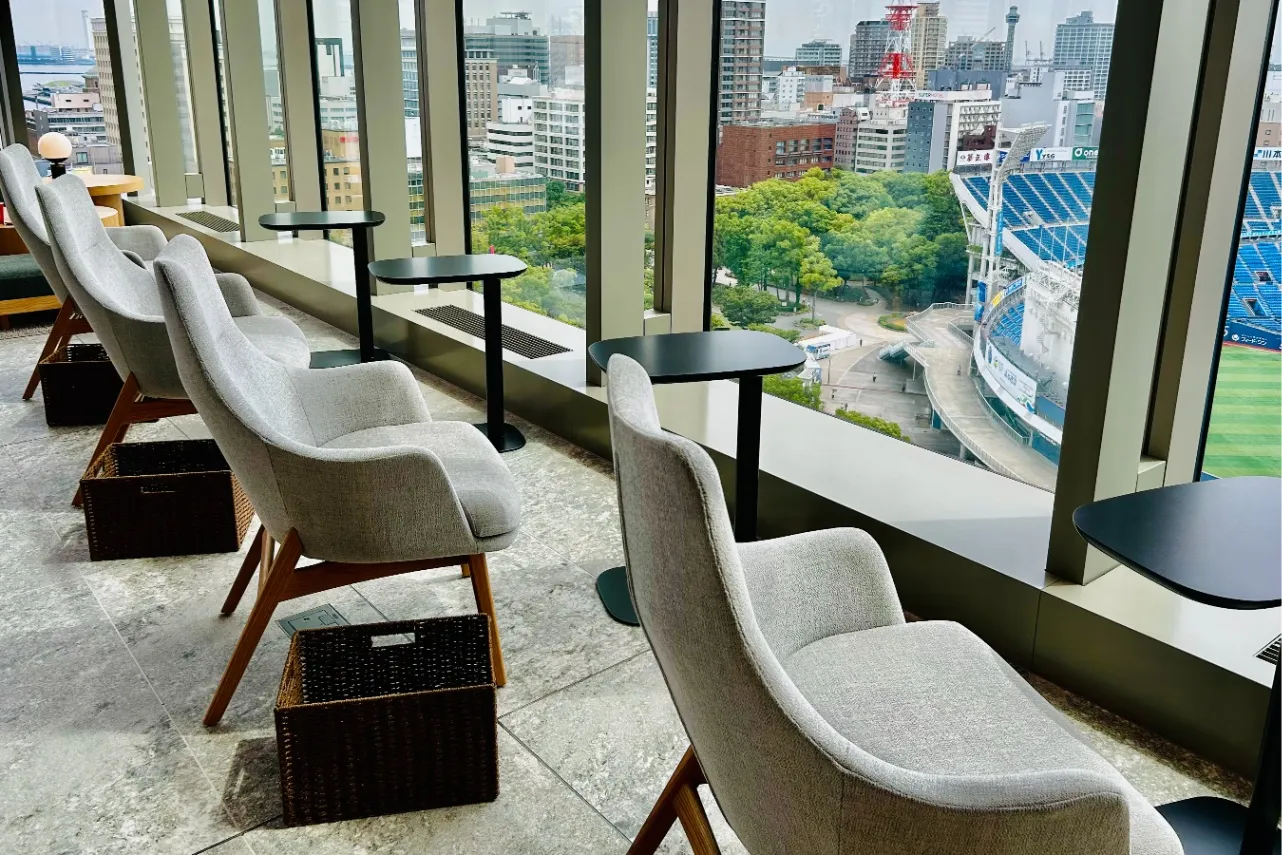 ▲「CARAVAN COFFEE ベースゲート横浜関内タワー」内観(撮影:レッツエンジョイ東京編集部)