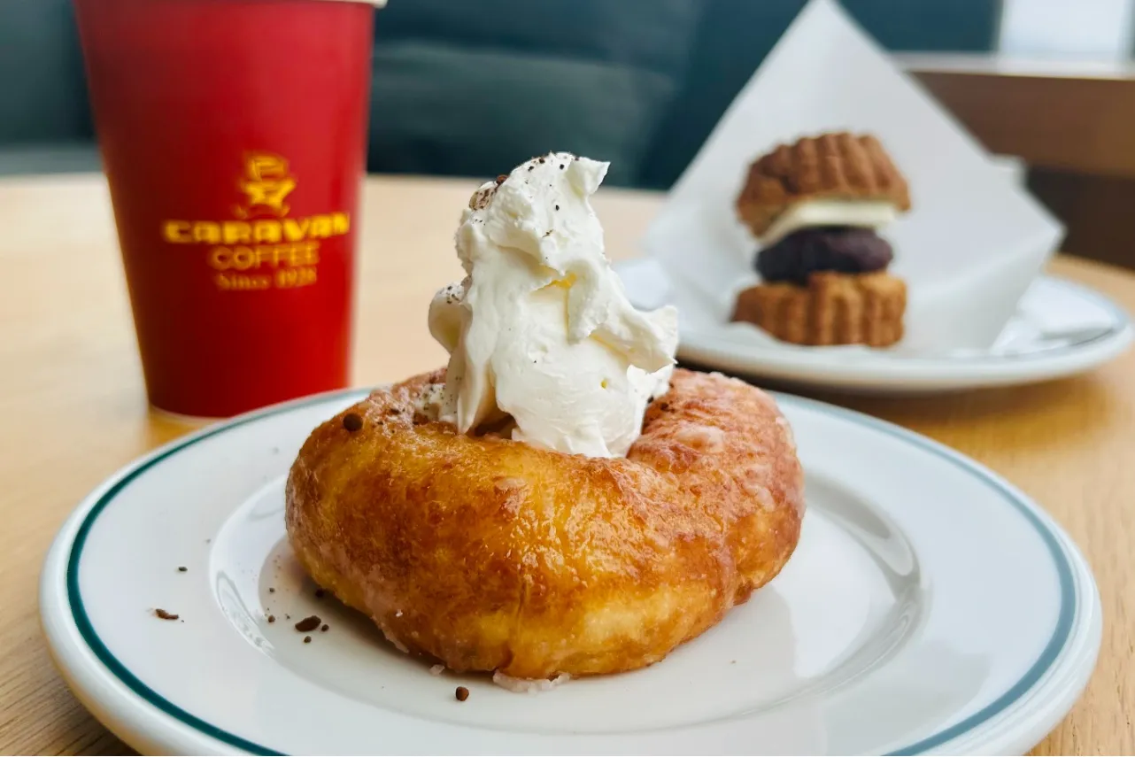 ▲「CARAVAN COFFEEのコーヒー生ドーナツ」（650円）（撮影：レッツエンジョイ東京編集部）