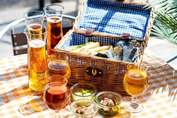 青空の下でクラフトビールが飲み放題！「SVBピクニックテラス」