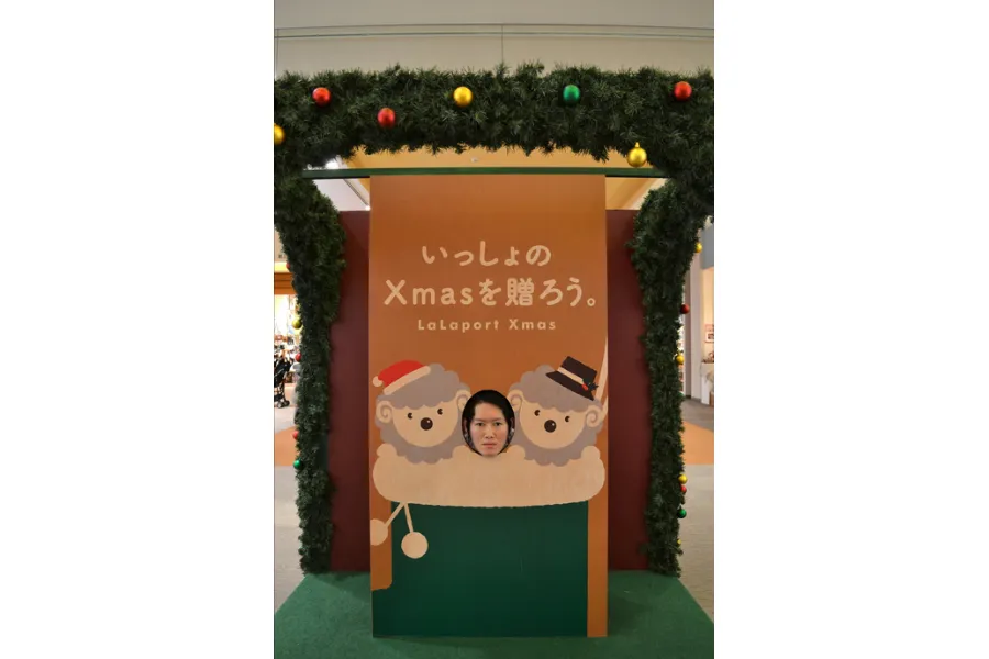 ▲大きな商業施設クラスになると、看板自体というより、デコレーションに気合いが入ります。