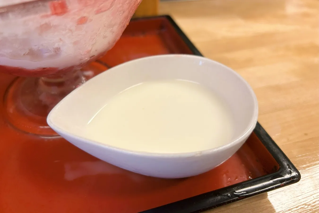 ▲別添えの「自家製練乳みるく」
