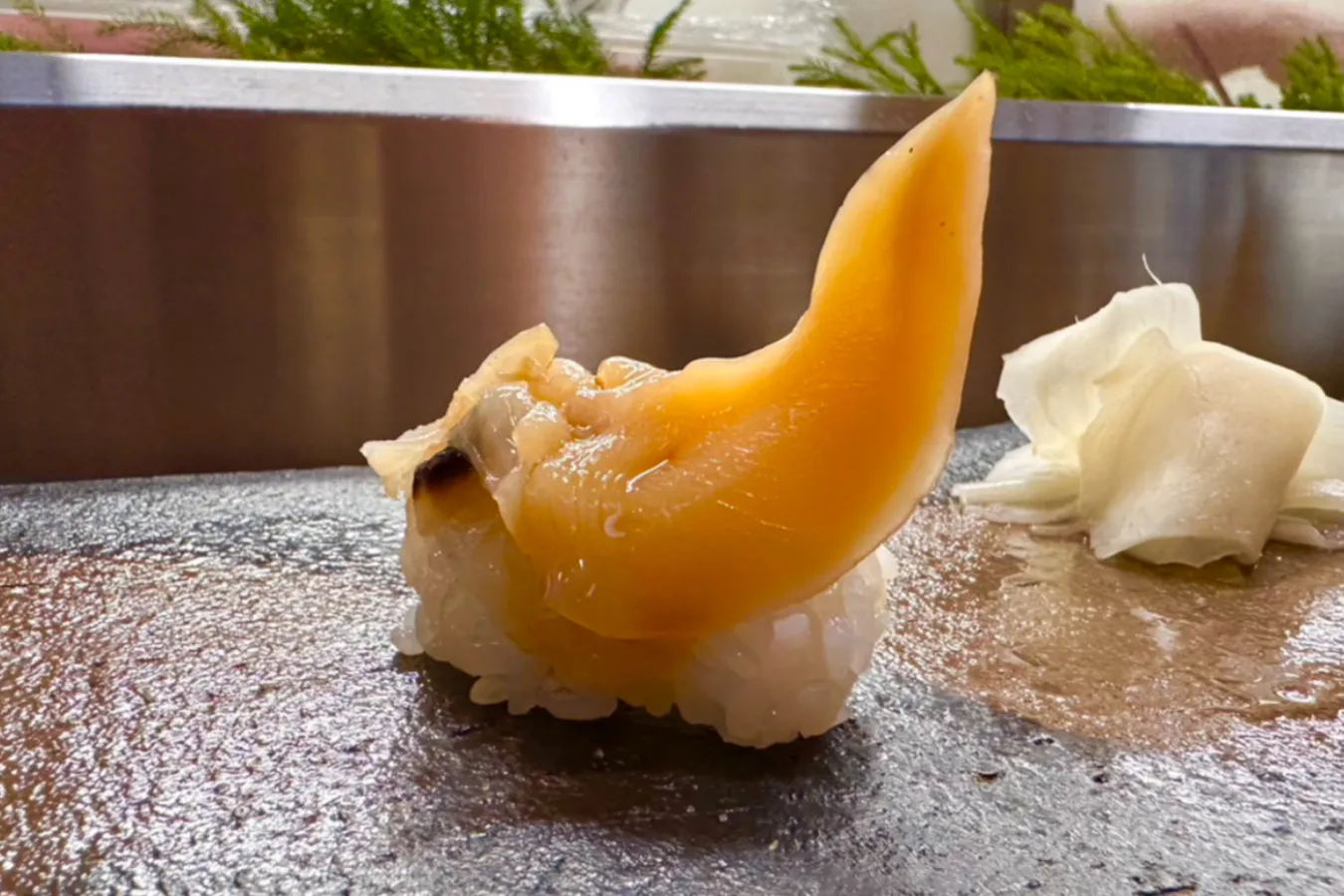 ▲なかなか食べることができない青柳は反り立つフォルムがすごい