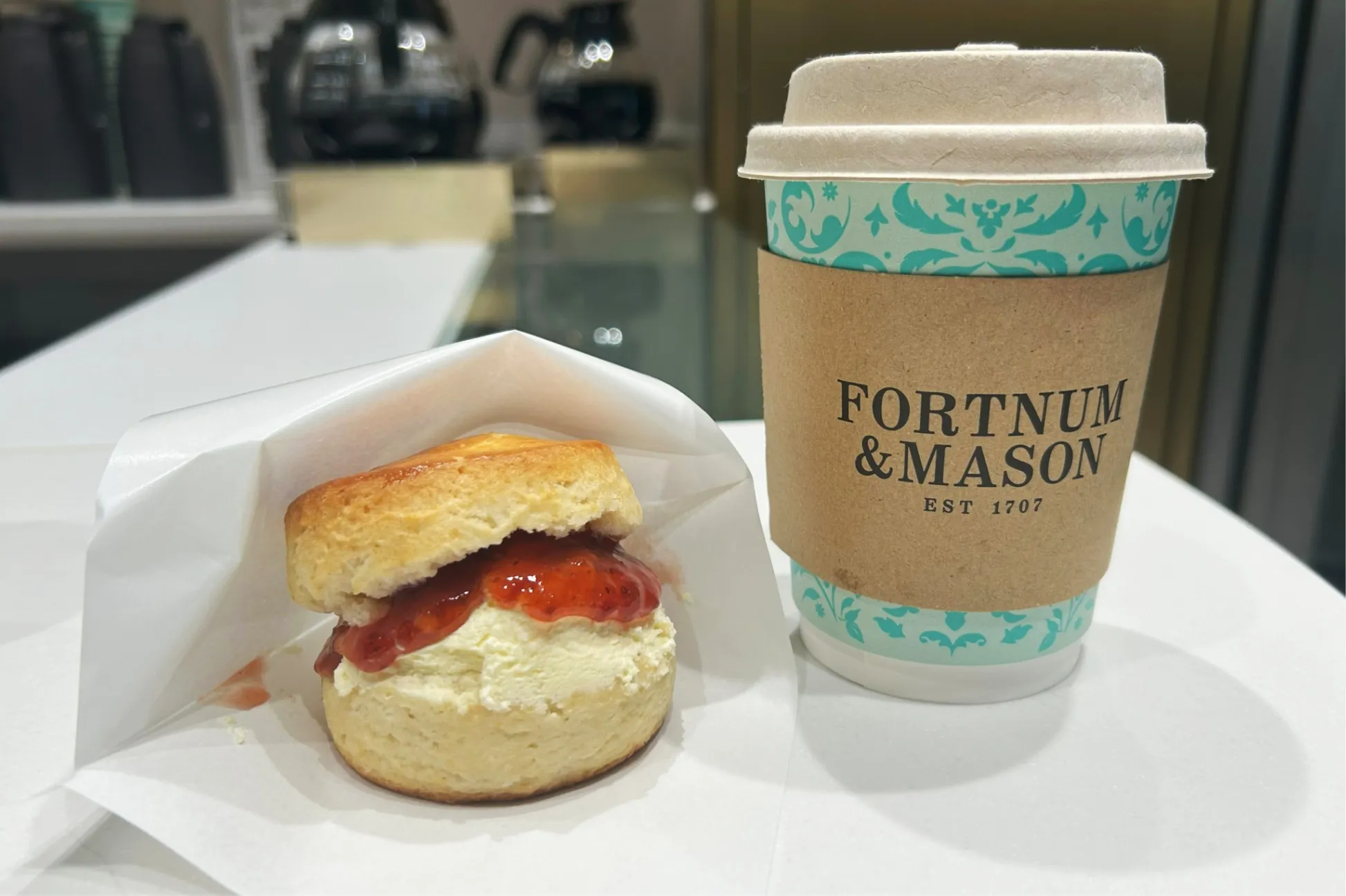 8 cup cafeteria フォートナム&メイソン フォートナム・アンド・メイソン」“日本初”のティースタンドを取材