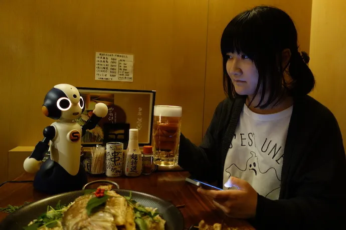 誰も呼んでくれないから、ロボット相手に一人新年会をしてみた