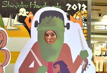 秋の収穫祭、ハロウィンにおける、顔ハメ看板の愉しみかた。