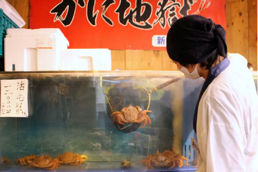 “高級カニ”が100g1,000円台！？新橋に「かに地獄」ならぬ天国みたいな場所があった_2902925
