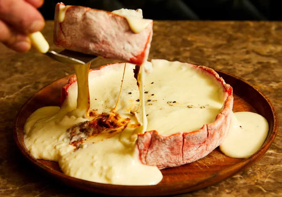 アツアツとろ～り！チーズの海に溺れそう…！この冬食べたい、あったかチーズ料理5選