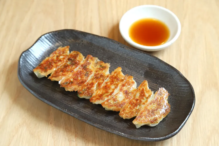 京都屈指の餃子「餃子歩兵 新宿小田急エース店」新宿にオープン