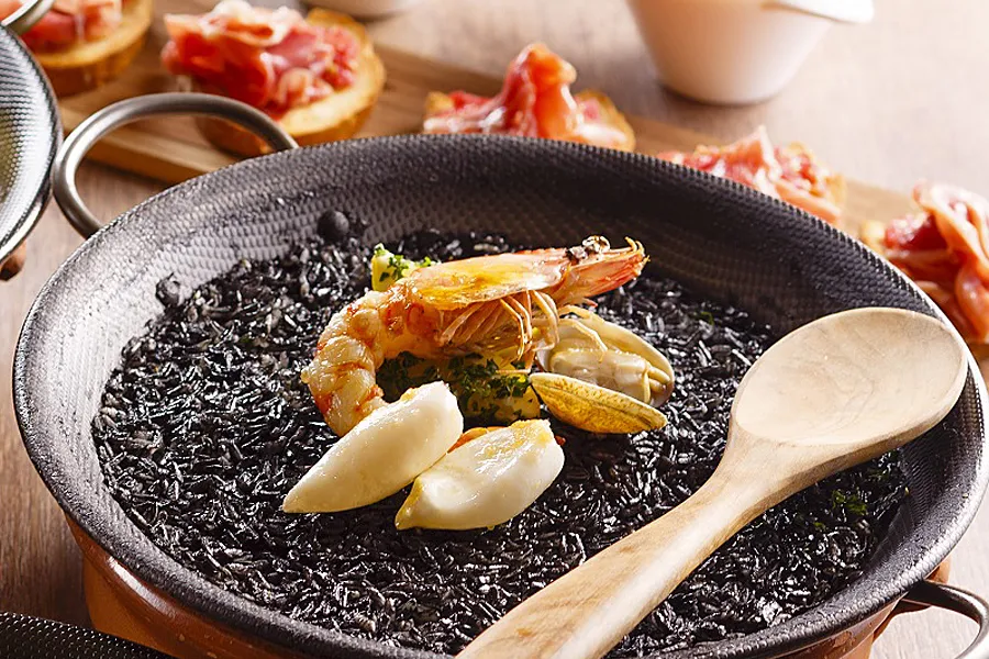 【実食】本場スペインの “缶つまタパス”やパエリアなどが70種以上！感動＆満腹ブッフェ潜入！[2016年10月版]