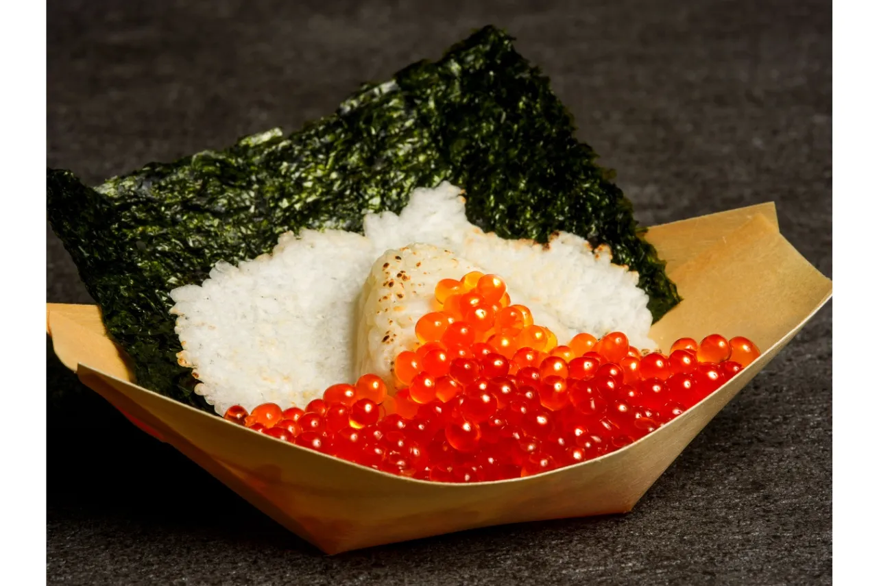 ▲「“超”こぼれいくらの羽根つき焼きおにぎり」