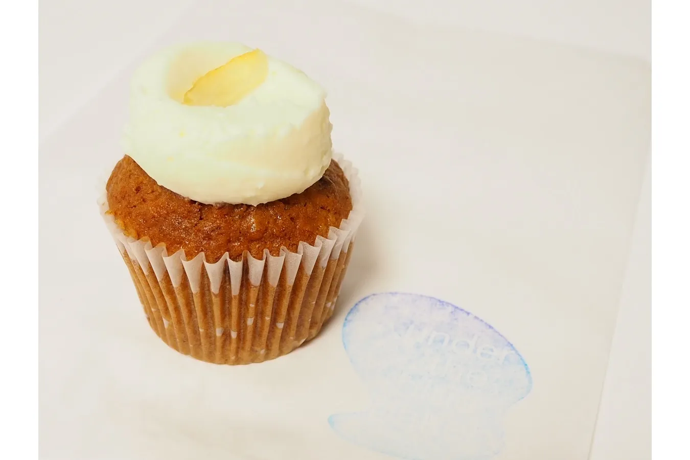 ▲「キャロットケーキ」（写真右480円）。バタークリームにもレモン果汁が入っていて、スッキリと食べやすい一品だと人気