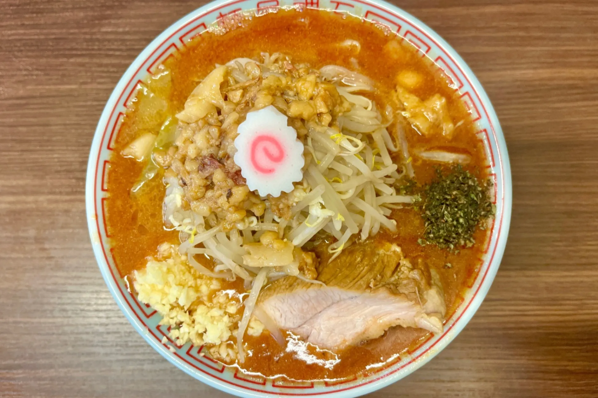 イタリアンな“二郎系”！？トマトの風味がガツンと美味しい、金町「麺屋 神工」