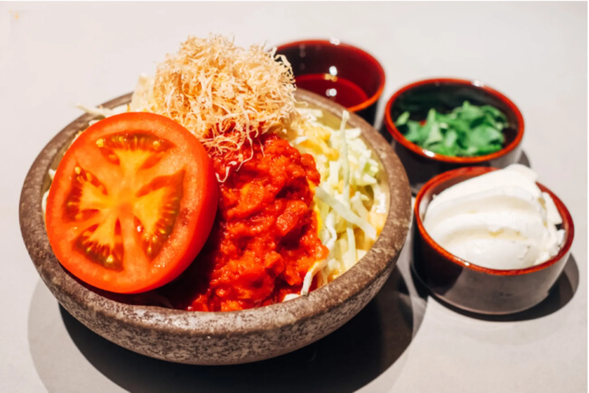 行列店「月島もんじゃ もへじ」の新ブランド2号店「もへじ 新丸ビル」がオープン