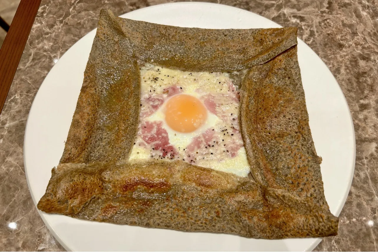 ▲定番の「コンプレット」（撮影：レッツエンジョイ東京編集部）