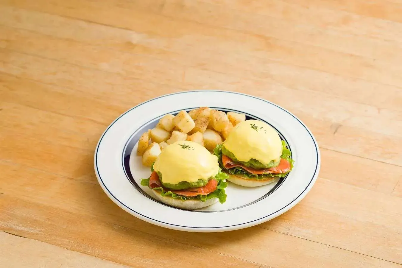 ▲エグスンベネディクト（スモークサーモンとアボカド）