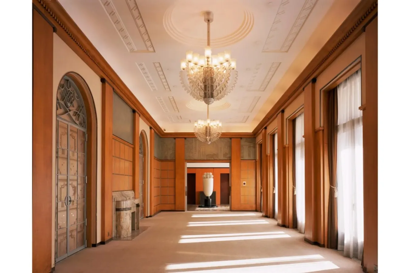 ▲東京都庭園美術館　本館 大客室と香水塔（画像提供：東京都庭園美術館）