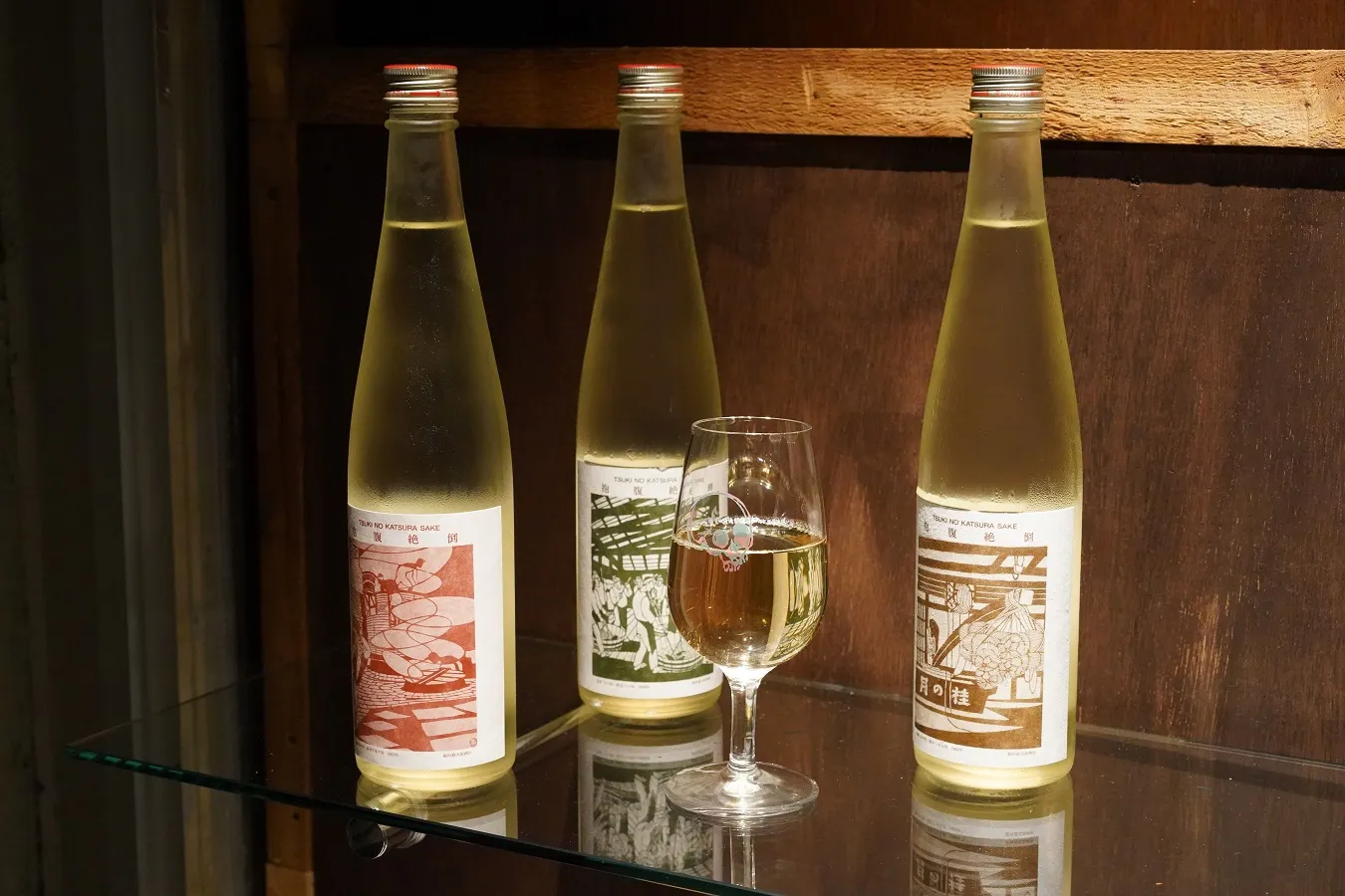 ▲ナチュラルワイン（写真）、日本酒などがそろう