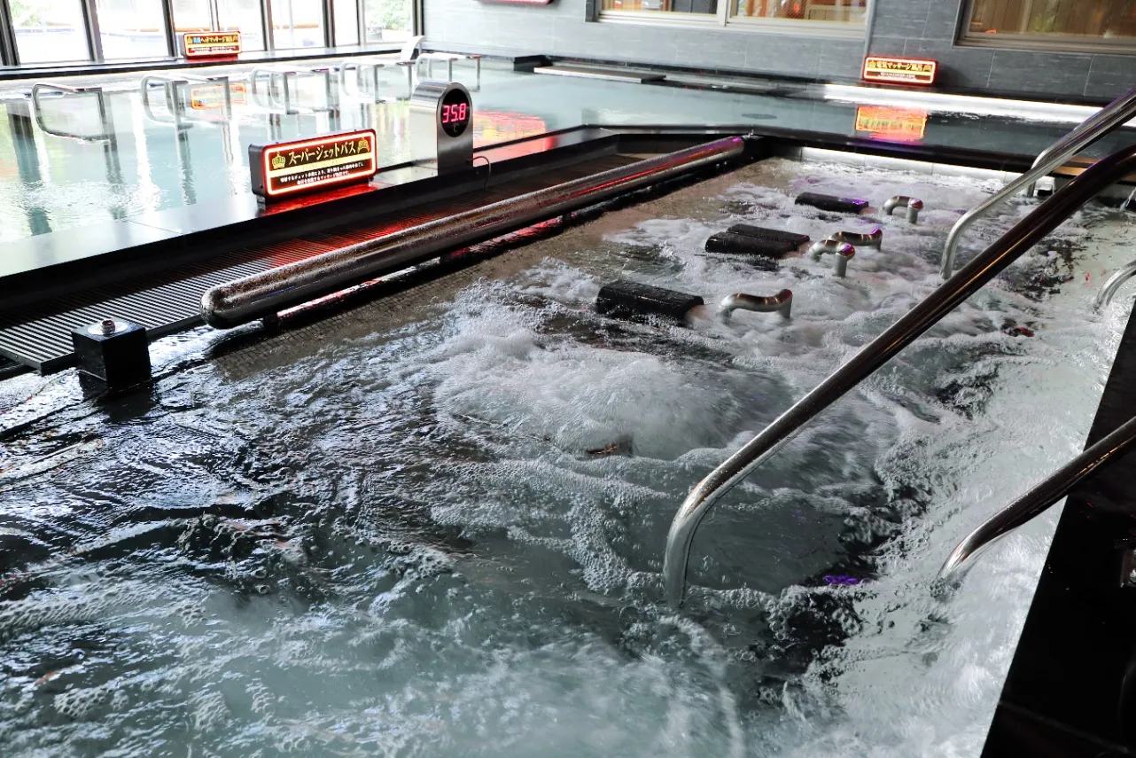 関東最⼤級！温浴施設「温泉バルコニー キング＆クイーン」埼玉県所沢