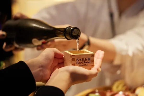 お酒好き必見！日本酒飲み放題のホテル「SAKE Bar Hotel 浅草」が誕生