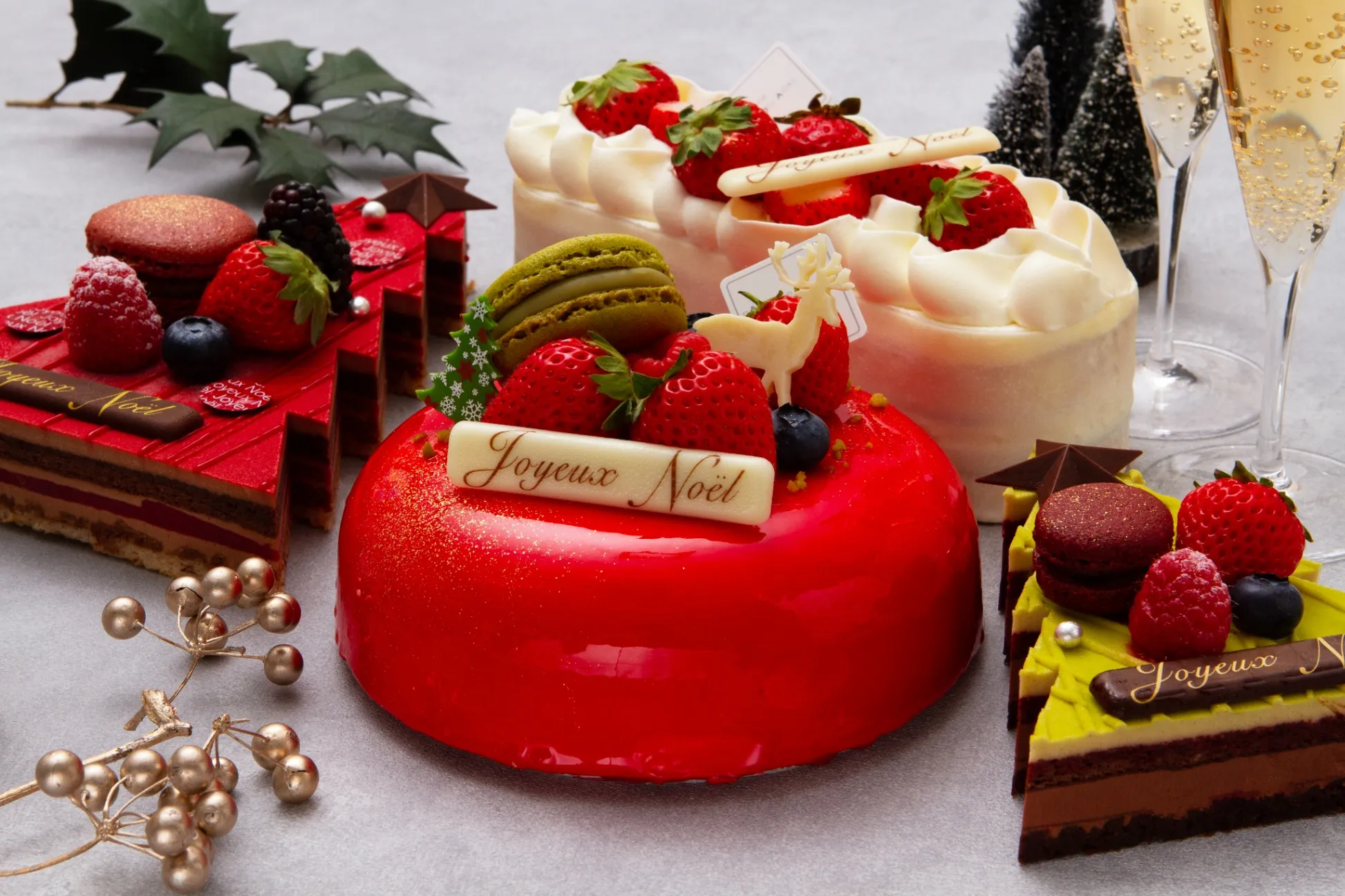 サダハル・アオキ・パリの2024年クリスマスケーキ！イチゴを使った