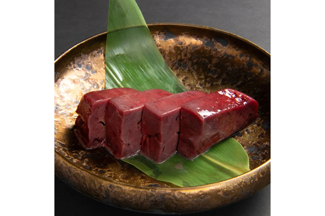 ▲「近江牛 特上厚切りレバー」