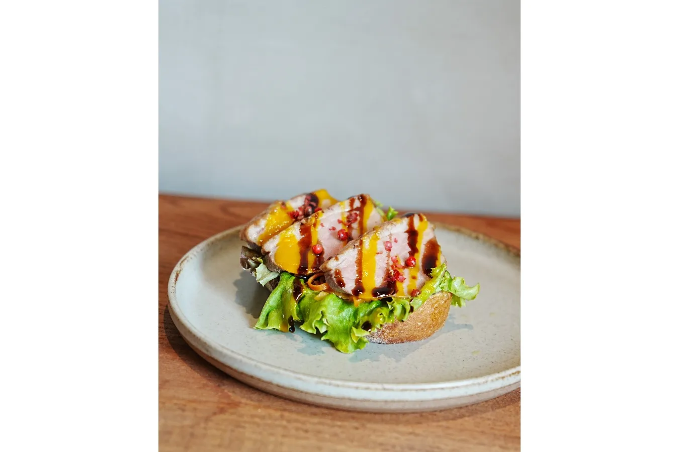 ▲「鴨肉のタルティーヌ」