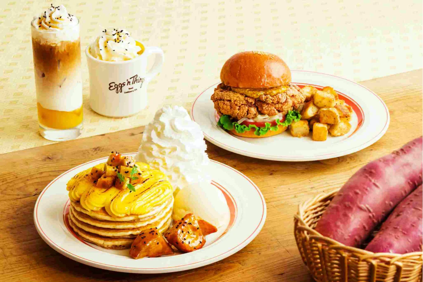Eggs ’n Thingsに「大学いも＆スイートポテトパンケーキ」が登場_556795
