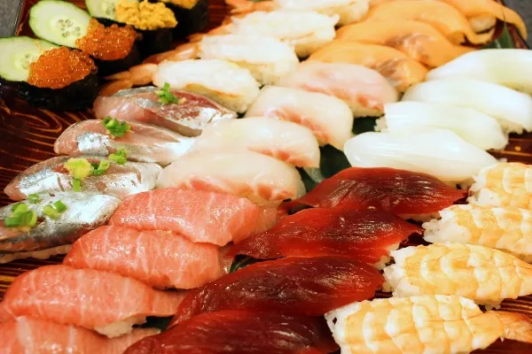 全100種類のお寿司＆サイドメニューが食べ放題！新宿「きづなすし」レポ
