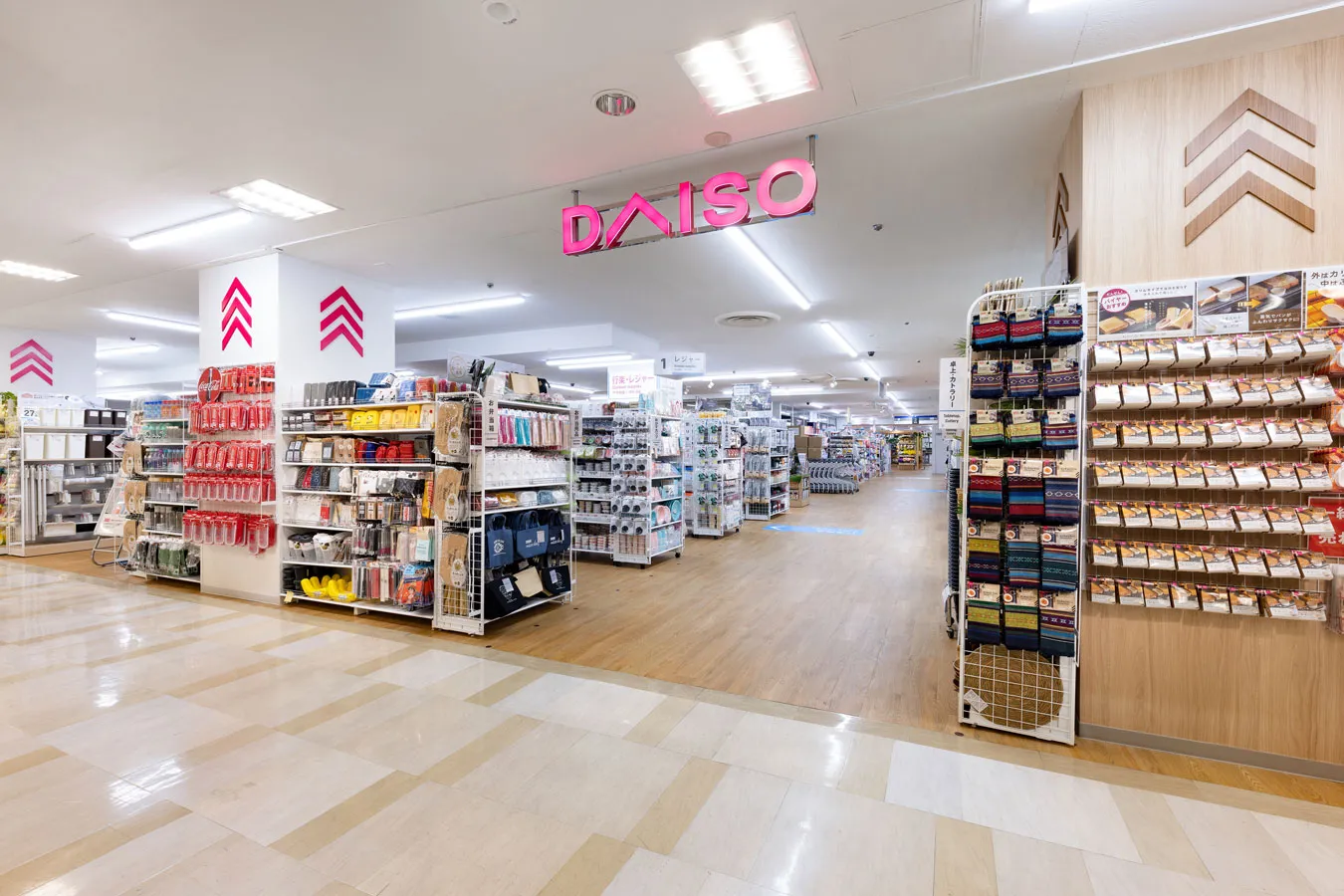 ▲暮らしを楽しくするアイデアあふれる生活必需品を扱う「DAISO」